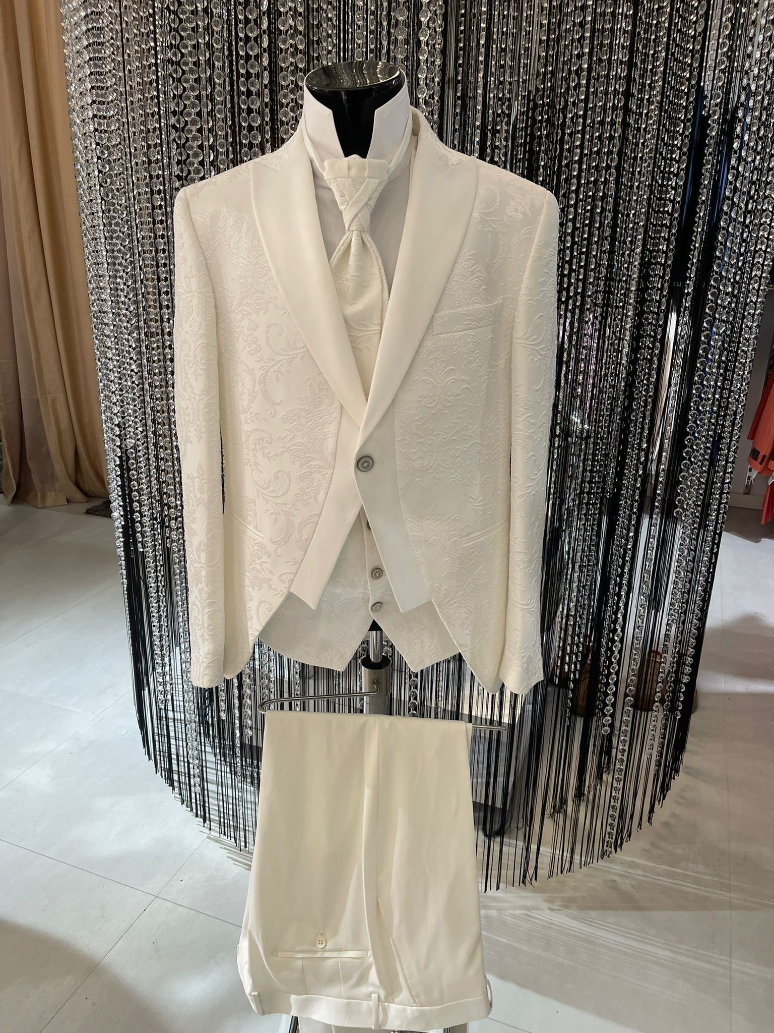 BAGGI spoločenský oblek biely S001-DMY 22025