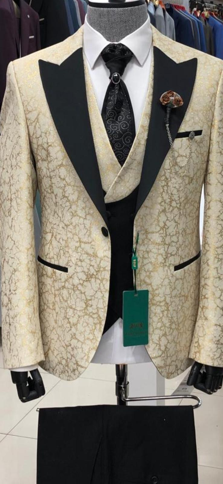 Slávnostný oblek 150-2 zlatý