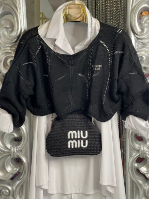 Svetrík miu černý