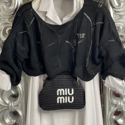 Svetrík miu černý