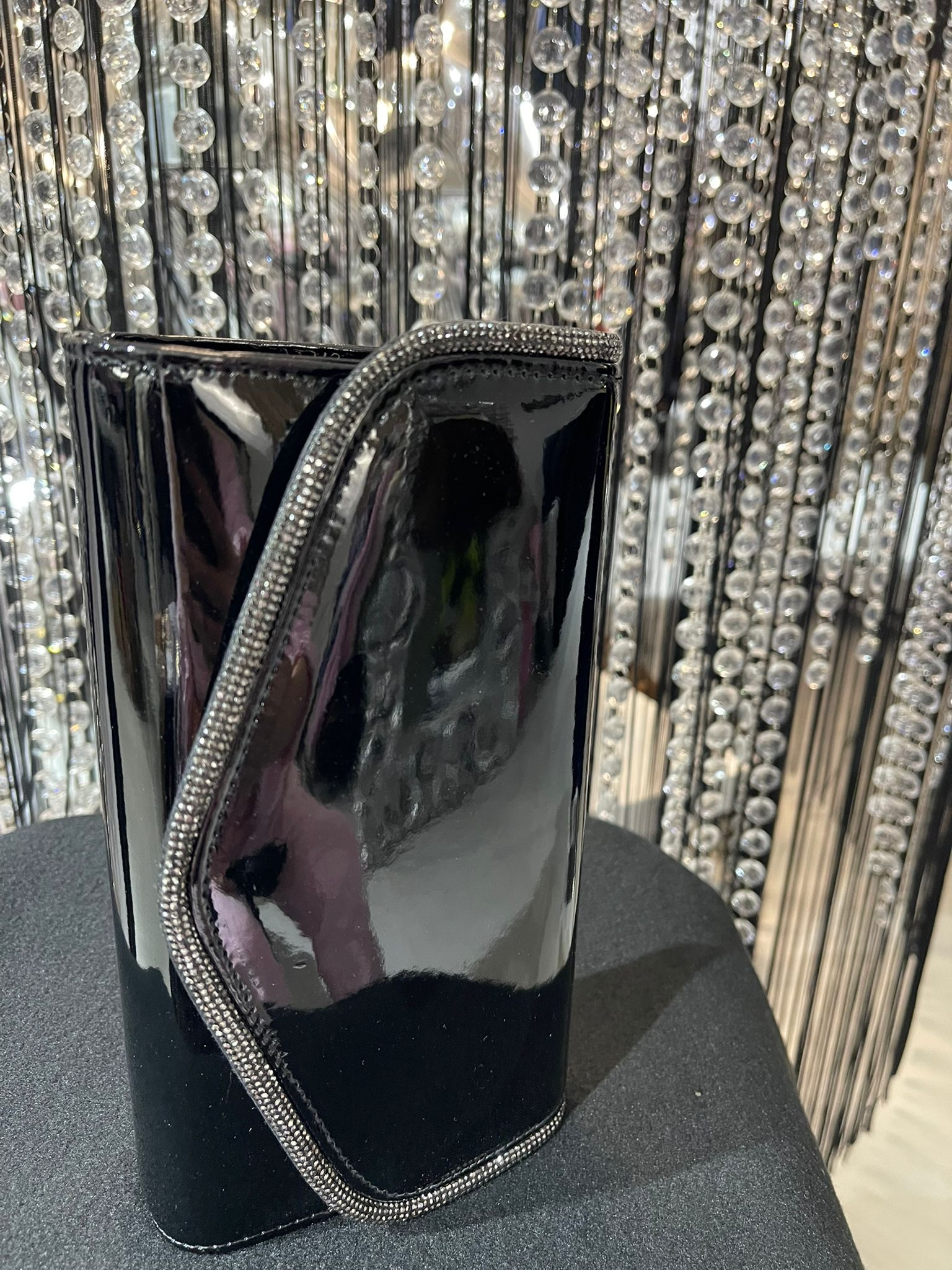 Kabelka spoločenská čierna lak