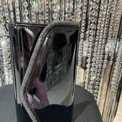 Kabelka spoločenská čierna lak