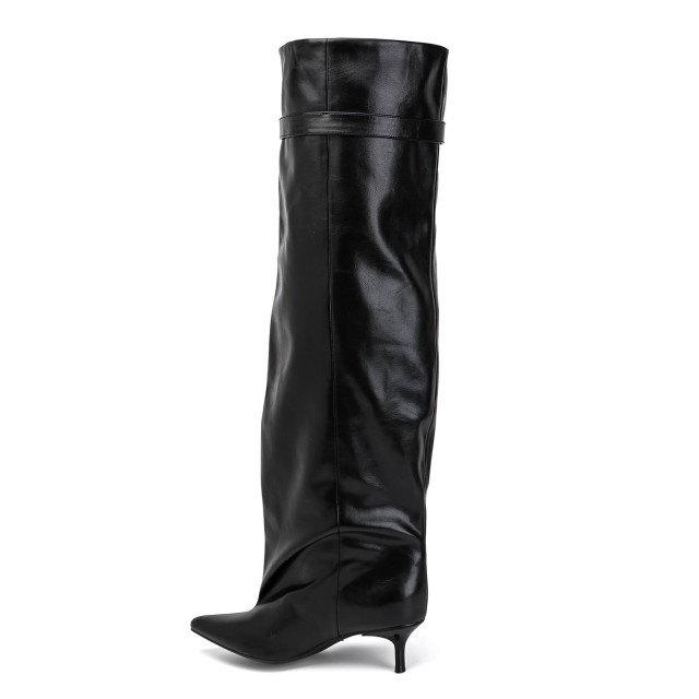 ✨ Čižmy, ktoré pritiahnu každý pohľad! ✨  Elegantné vysoké čižmy v luxusnom tmavohnedom odtieni s jemným leskom, trendy nariaseným efektom a štýlovou prackou. 🤎 Špicatá špička a úzky podpätok