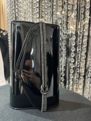 Kabelka čierna lak metalická