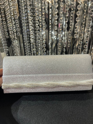 Kabelka spoločenská strieborná