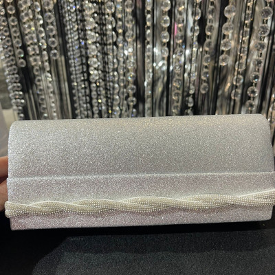 Kabelka spoločenská strieborná